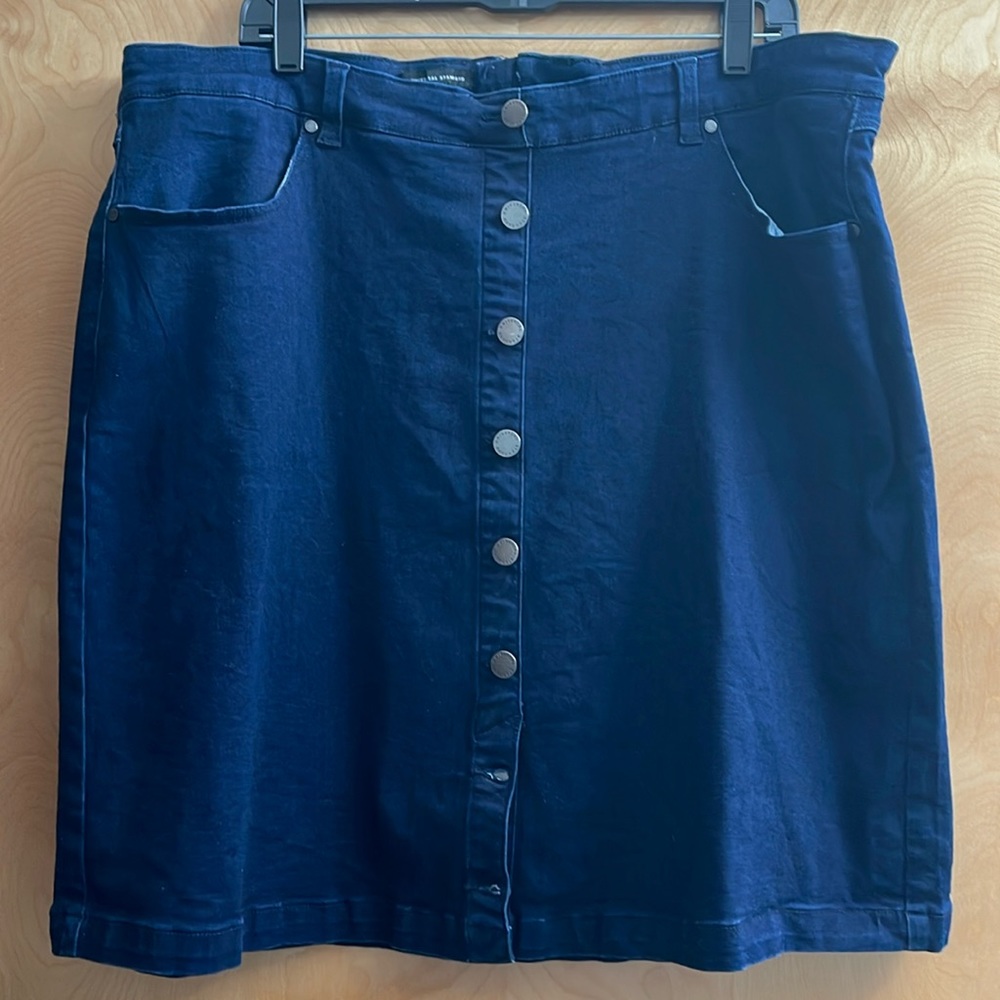 EUC Sz M (18) Universal Standard Dark Denim Skirt - Button Front/Zipper Back